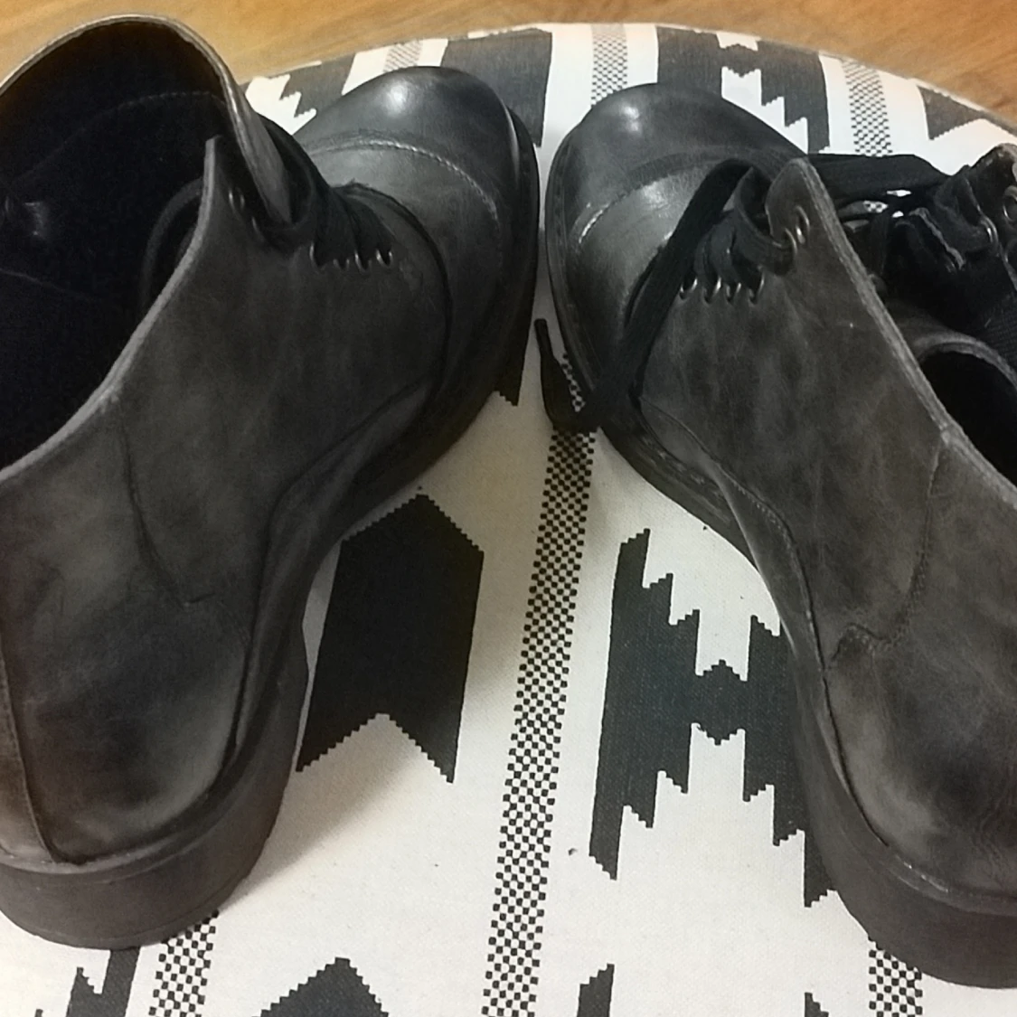 Läderkängor från "Network" med snörning - 1