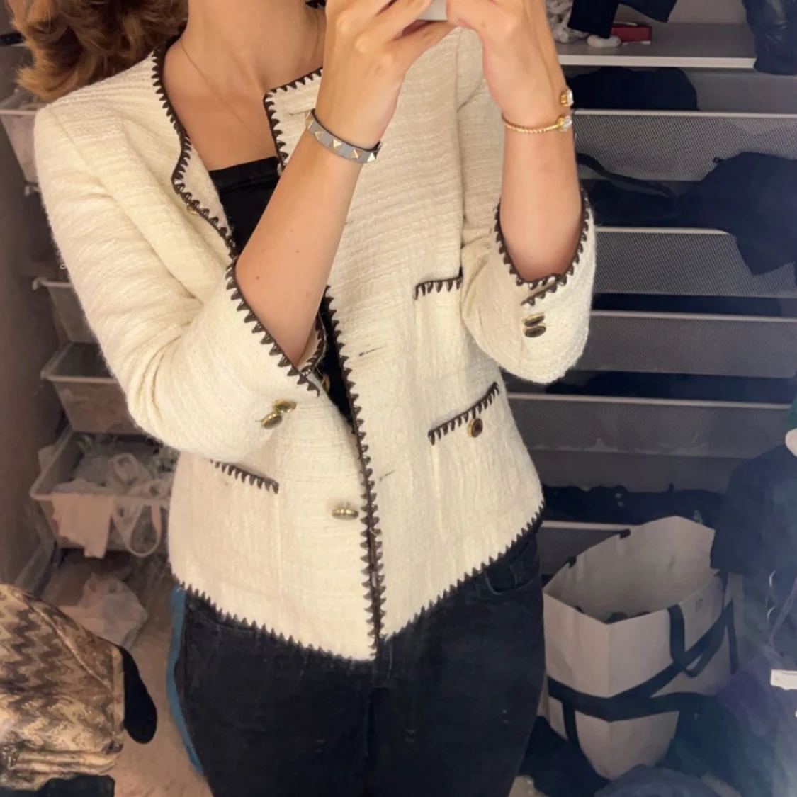 Vit kavaj med svarta detaljer - 1