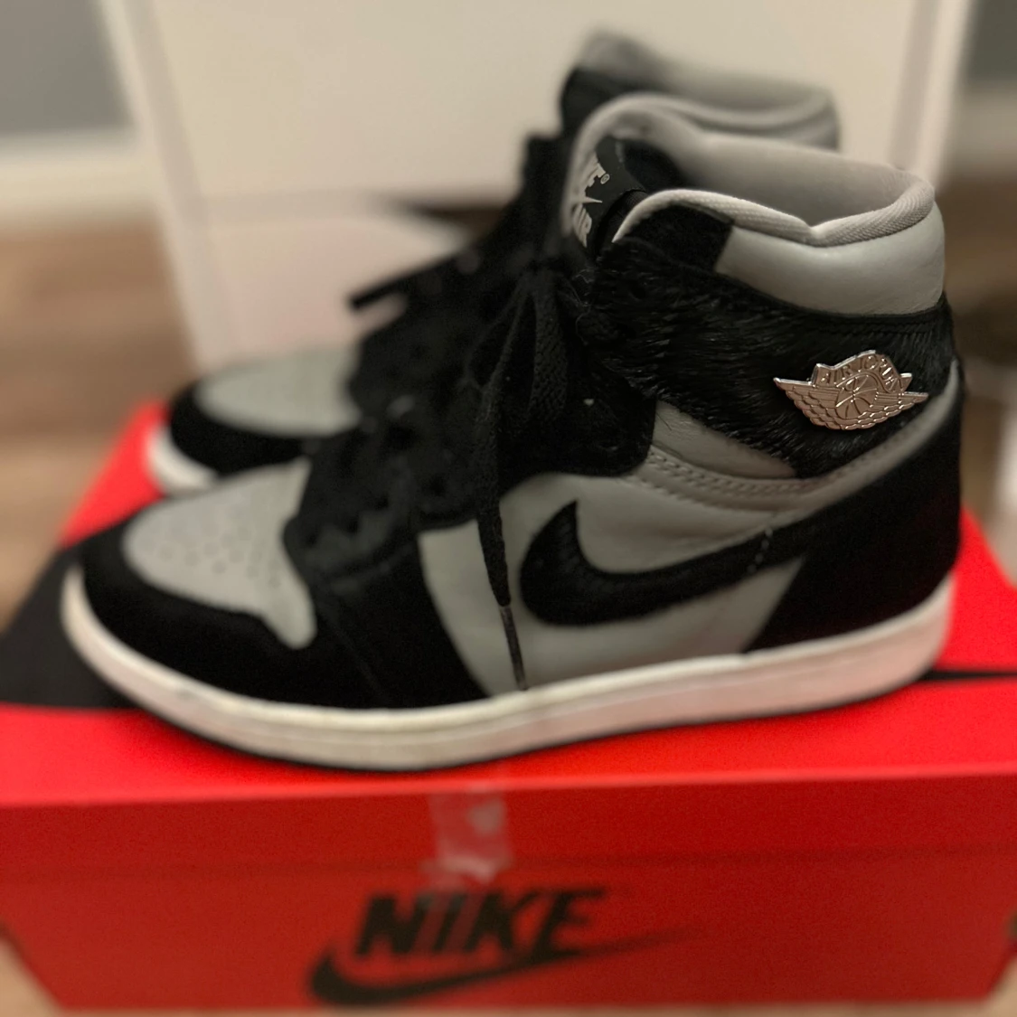 Nike Air Jordans i svart och grått - 2