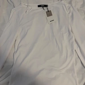 Tröja - Långärmad tröja ifrån bikbok i storlek S aldig använd