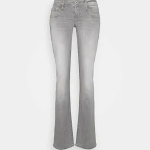 Grå bootcut jeans - Säljer nu dessa populära lågmidjade jeansen från LTB, storlek 27/30💕kom privat för egna bilder