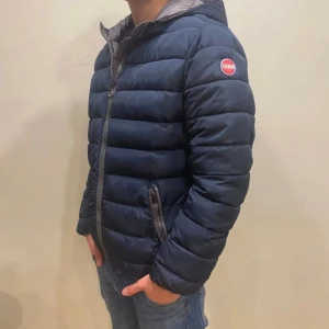 Colmar jacka  - Hej! Säljer nu min jackafrån märket Colmar , storlek M, bra skick. Givetvis äkta, Tveka inte på att höra av dig om du har frågor eller funderingar kring jackan!