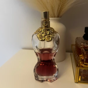 La Belle Jean Paul Gaultier - Hälften kvar. Säljer pga kommer inte till användning.  