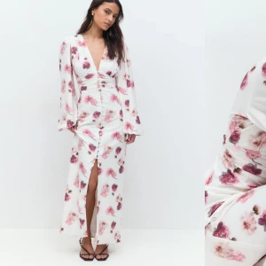 Klänning Gina tricot - Säljer denna populära slusplda klänningen från Gina tricot. Storlek 34 men passar mig som har 36!