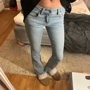 Ljusblå bootcut jeans - Skit snygga ljusblå bootcut jeans som är lågmidjade. Aldrig använda utan bara provade💖💖
