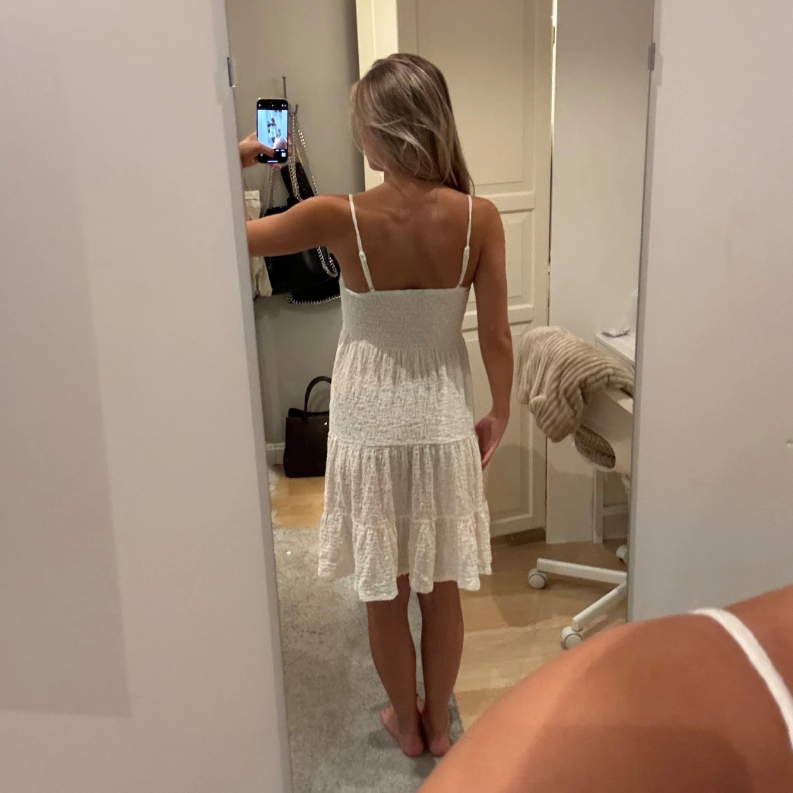 Vit kort klänning från Gina Tricot - 1