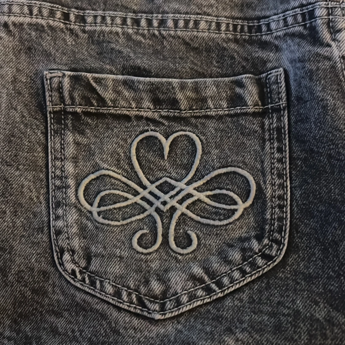 Grå jeansshorts från Lindex - 4