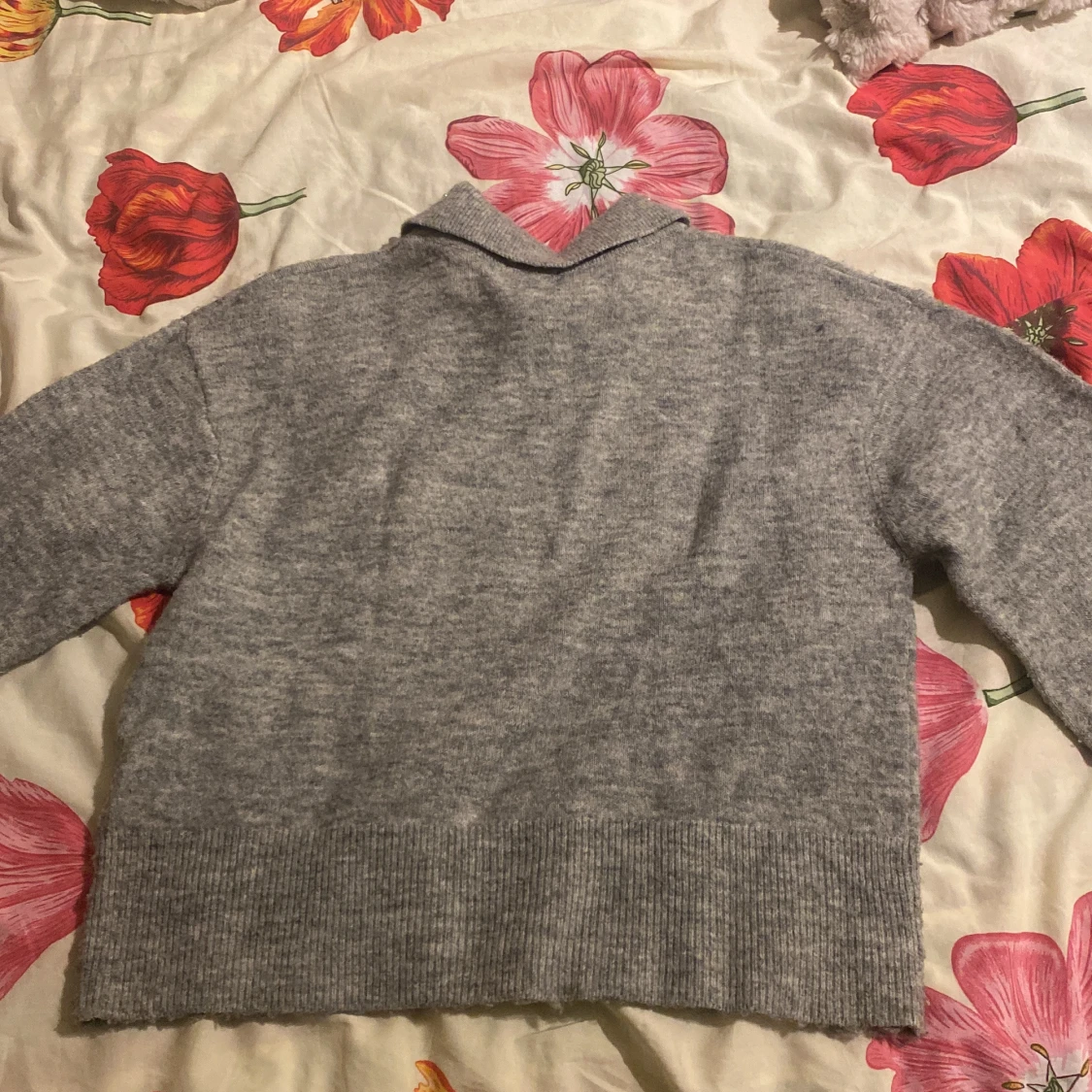 Grå stickad tröja med pärlkrage H&M - 3