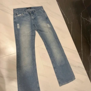 Snygga ljusblå bootcut jeans - Snygga jeans från just cavalli storlek s/m💕