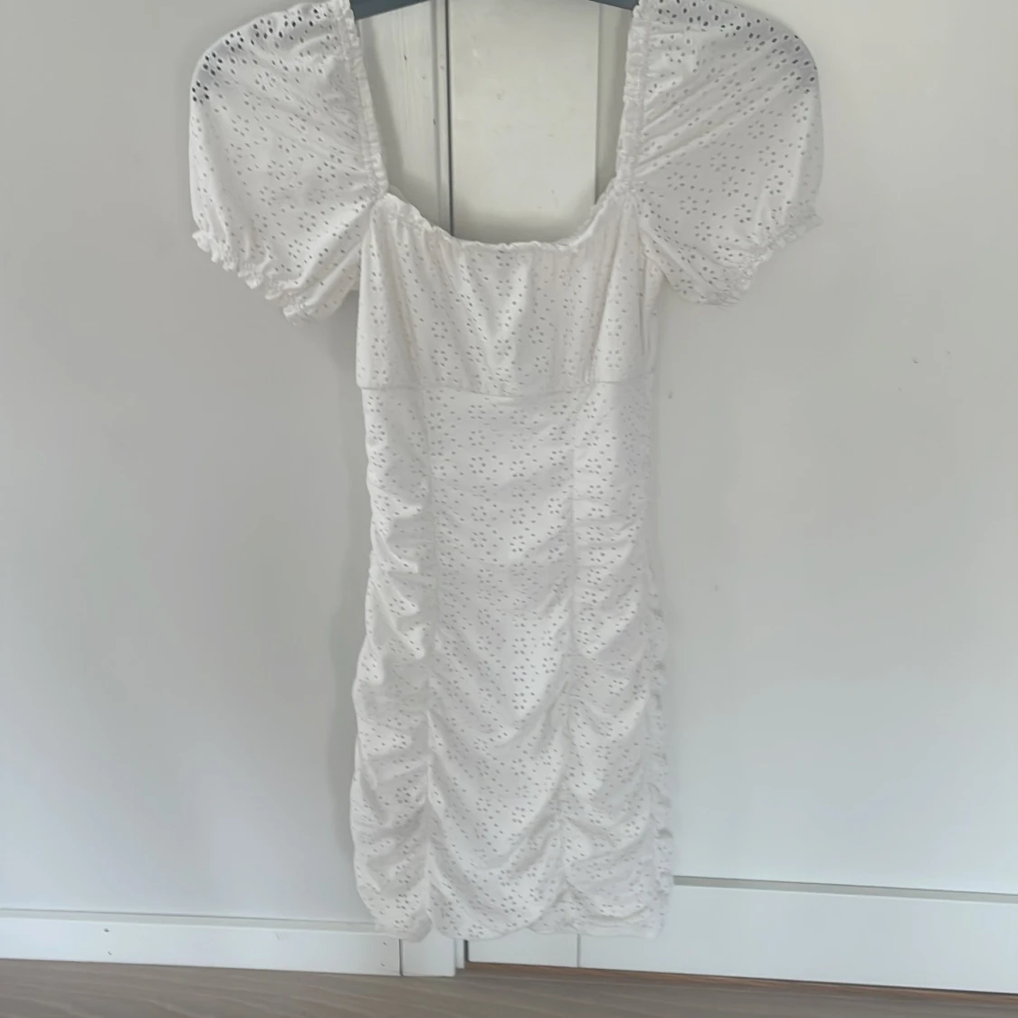 Vit kort klänning från H&M Divided XS - 1