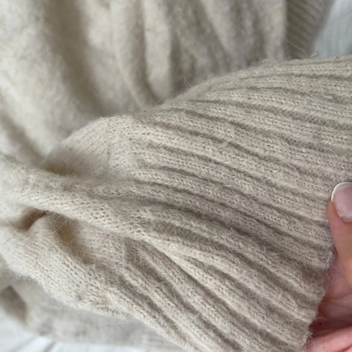 Beige stickad tröja från Bik Bok - 3