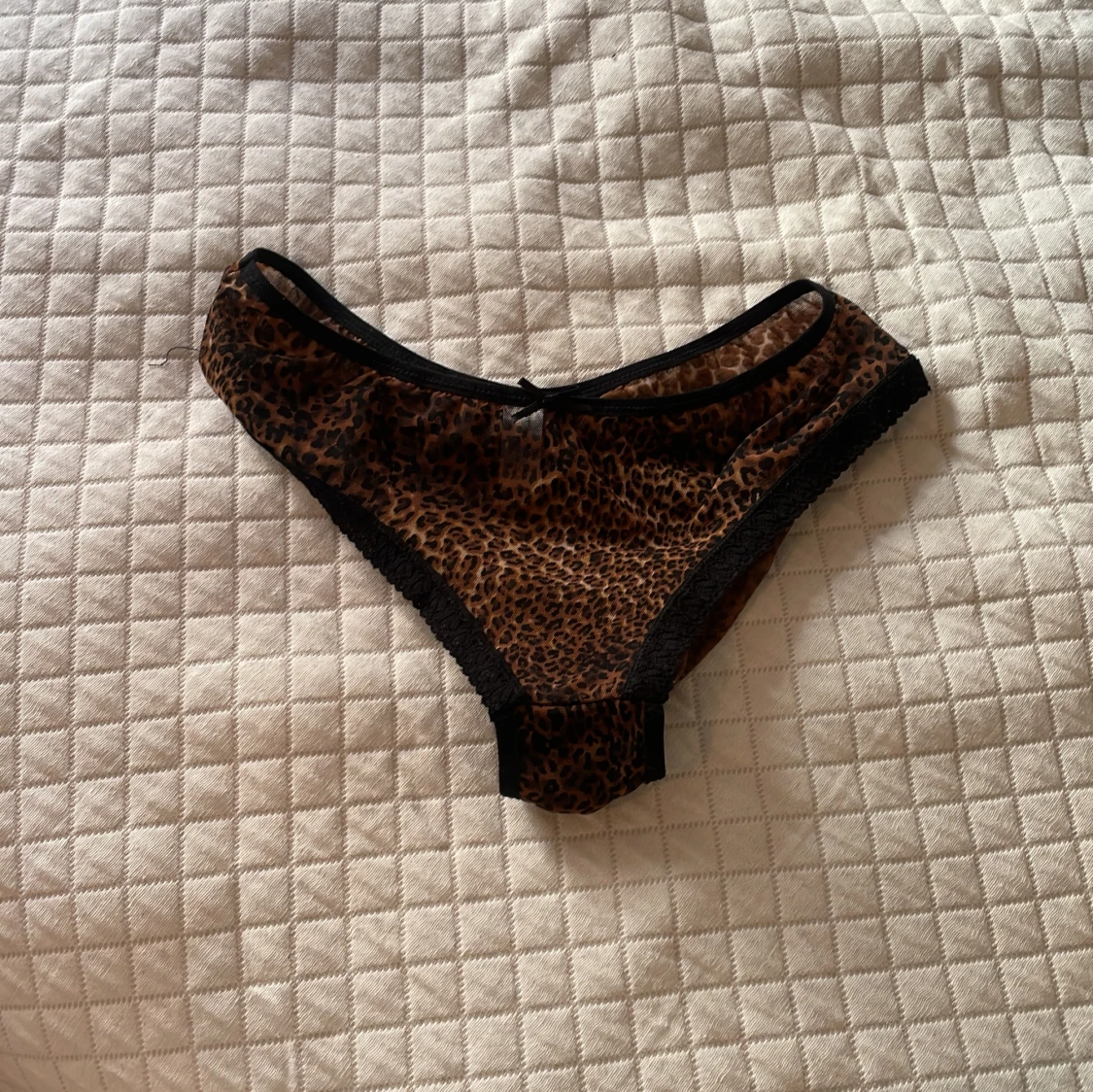 Leopardmönstrad pyjamas tröja + matchande shorts/ underled - 2