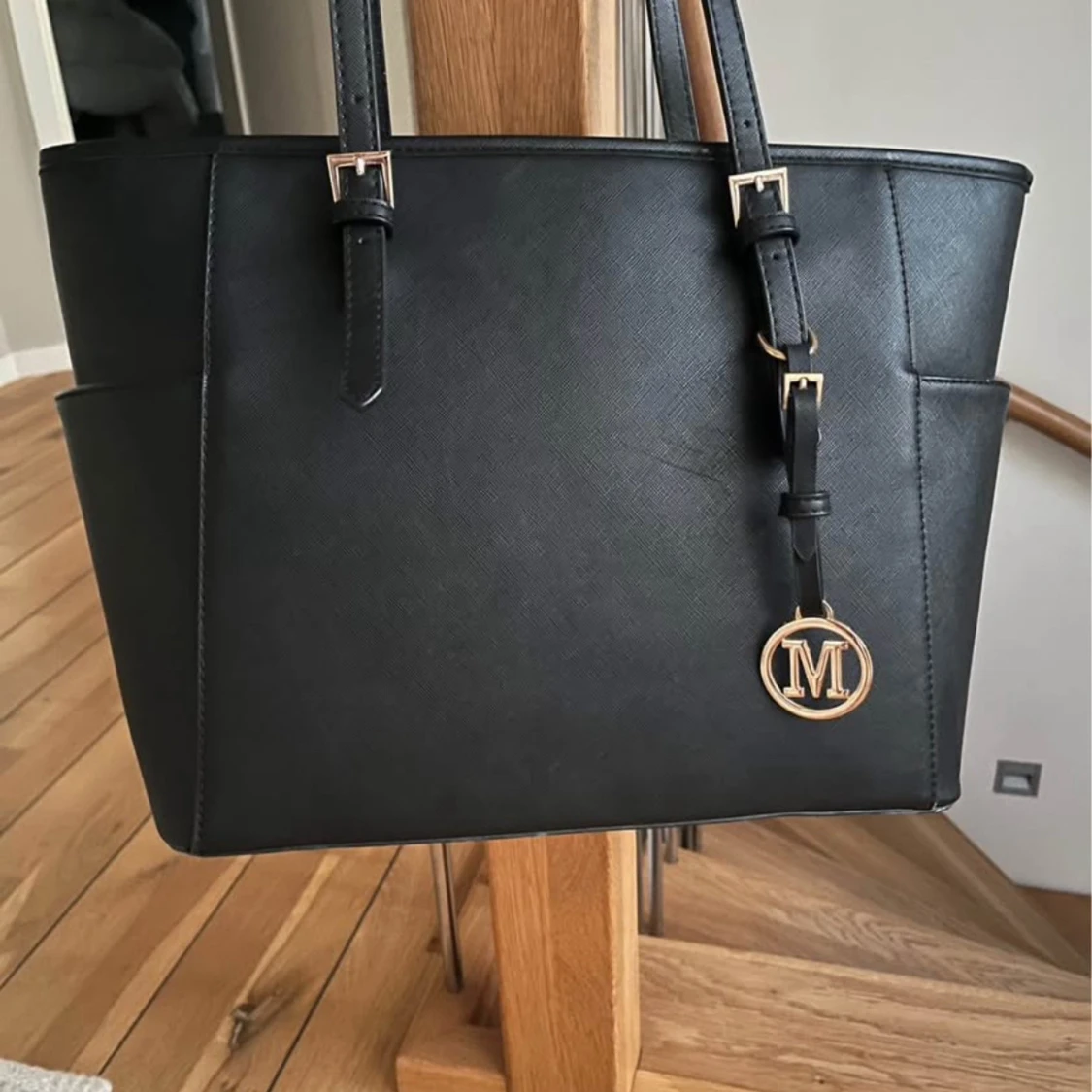 Svart handväska från Miss Lulu