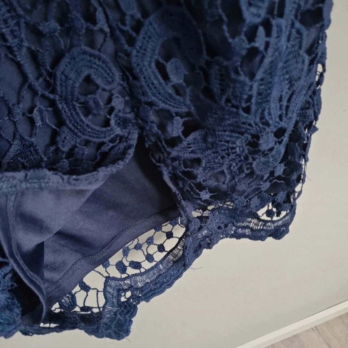 Marinblå spetsklänning AX Paris - 2