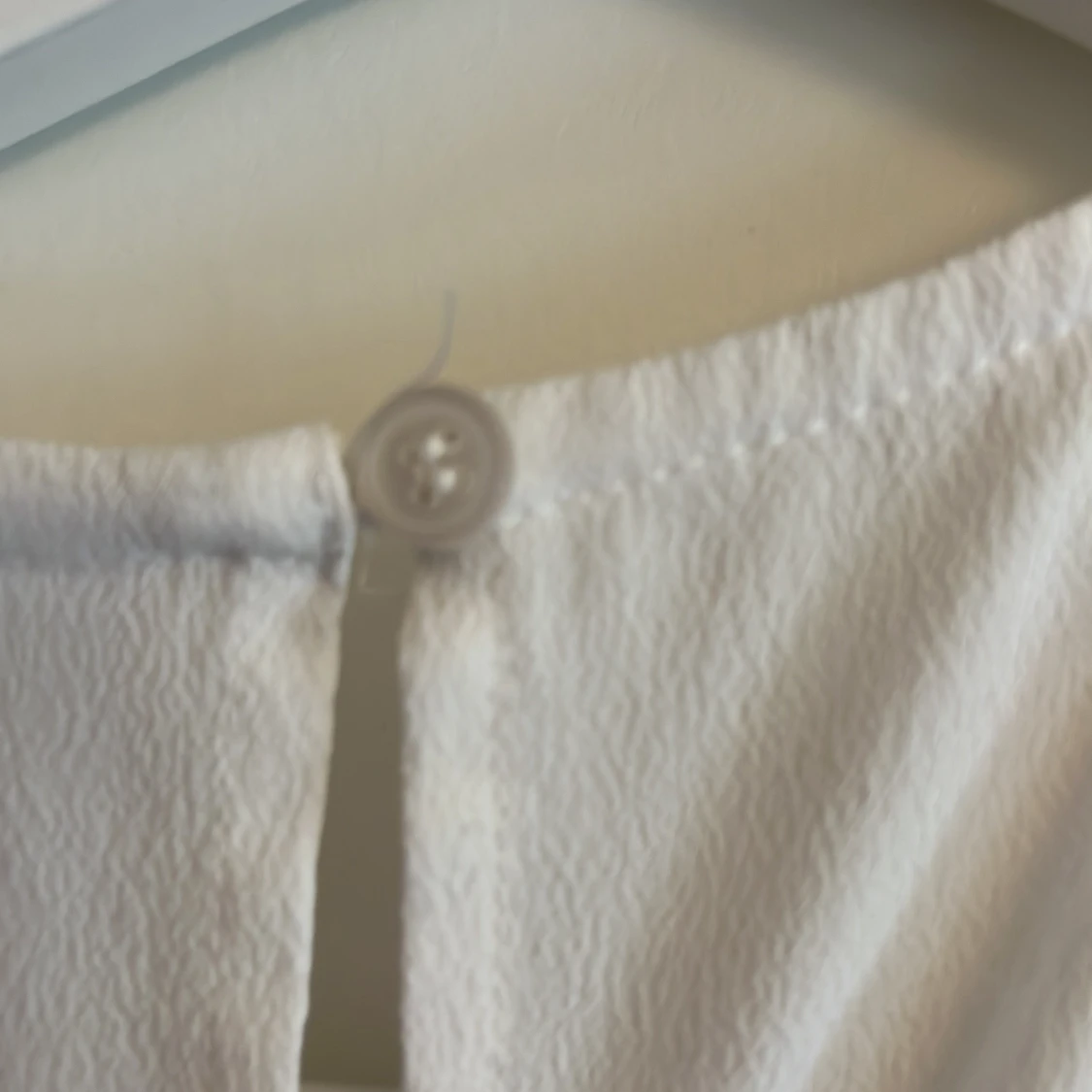 Söt vit blus med spets och volang❤️ - 3