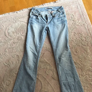 Lågmidjade Ljusblå bootcut jeans från Jeans - Bootcut lowwaist only jeans ljusa💞