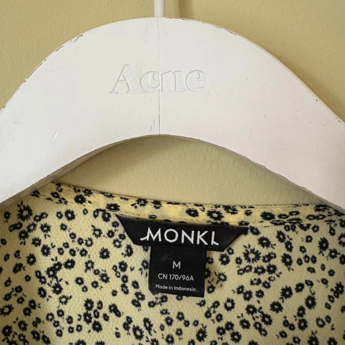 Blommig omlottklänning från Monki - 2