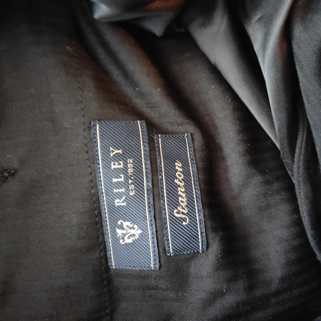 Svarta kostymbyxor från Riley Stanton - 3