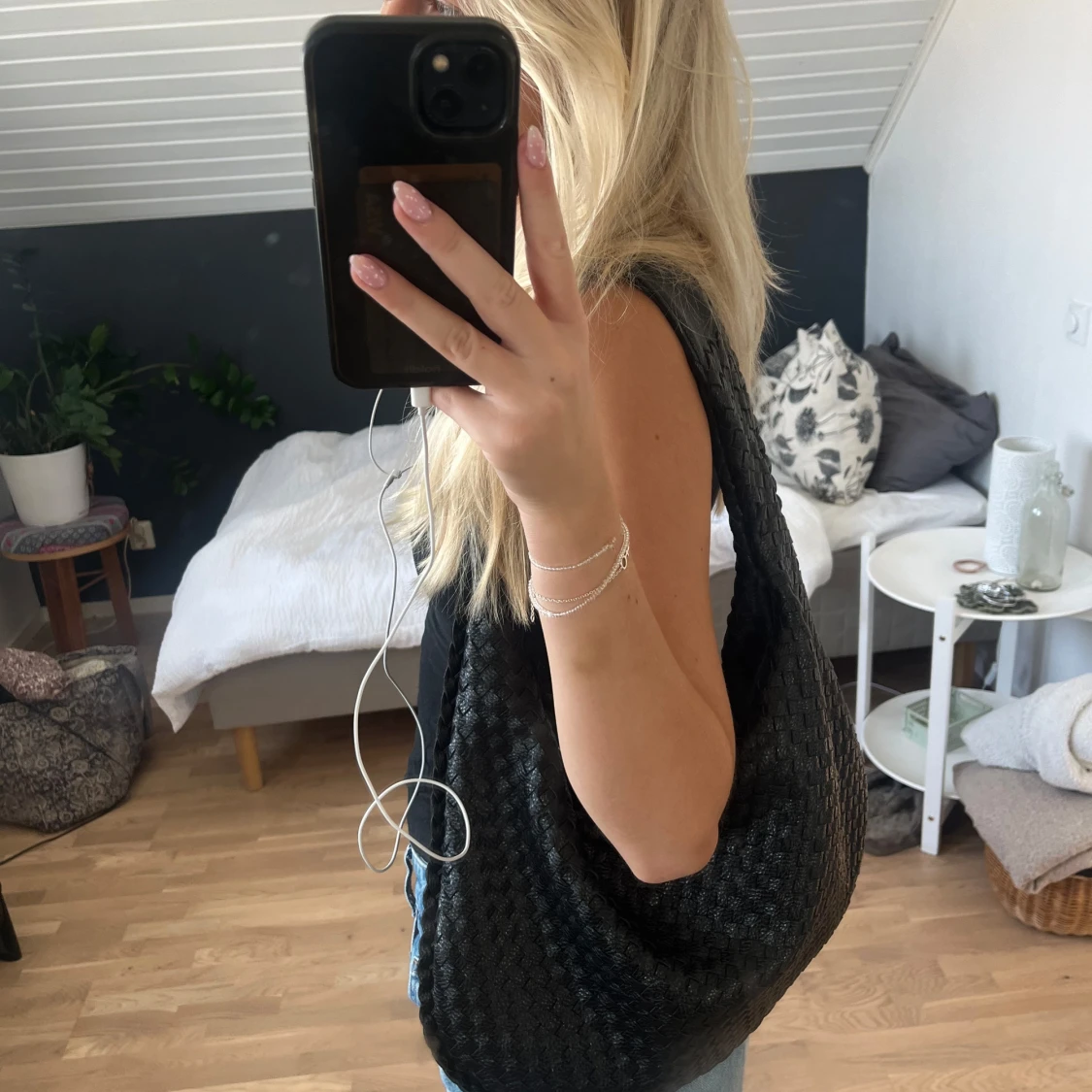 Svart flätad axelväska 