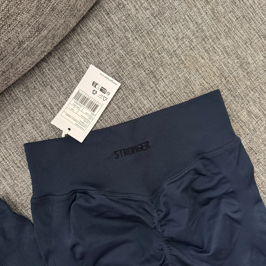 Mörkblå leggings från Stronger - 3