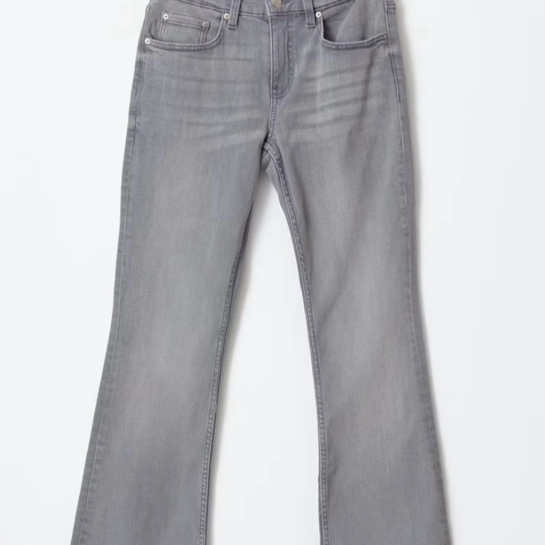 Grå bootcut jeans med låg midja
