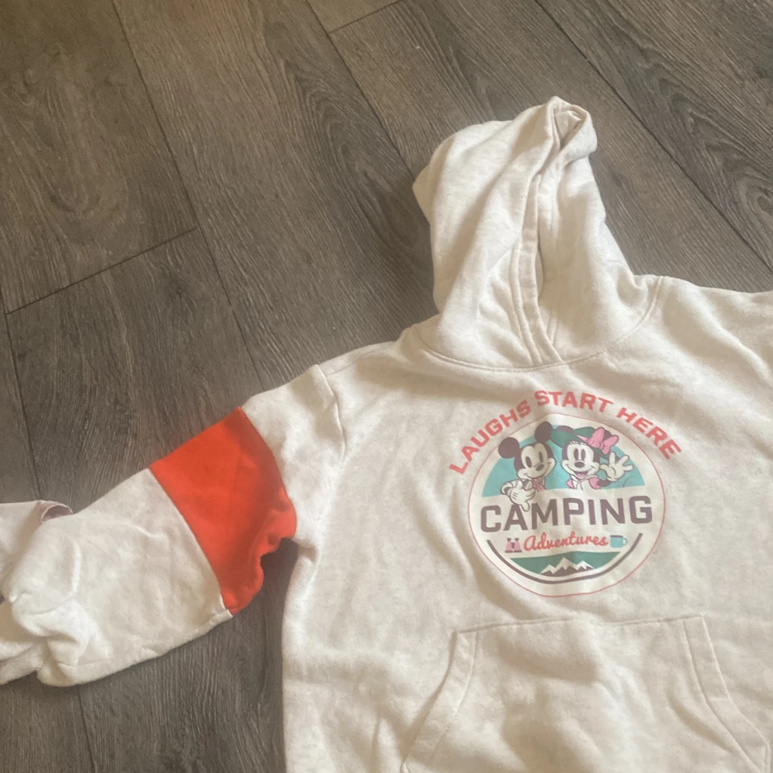 Beige hoodie med Mickey & Minnie från H&M