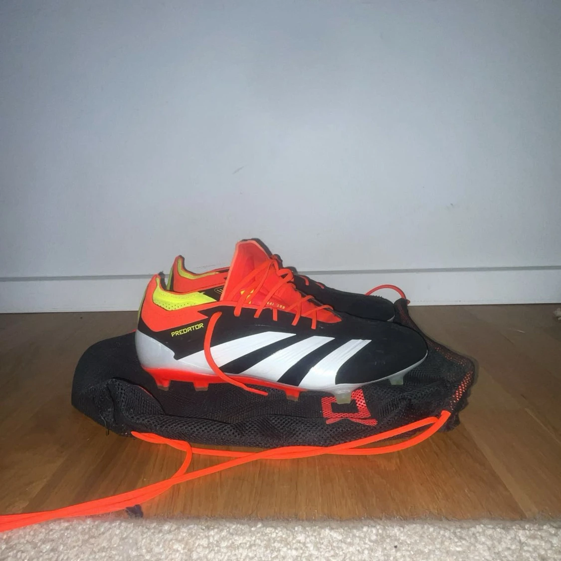 Adidas Predator fotbollsskor svart/röd - 1
