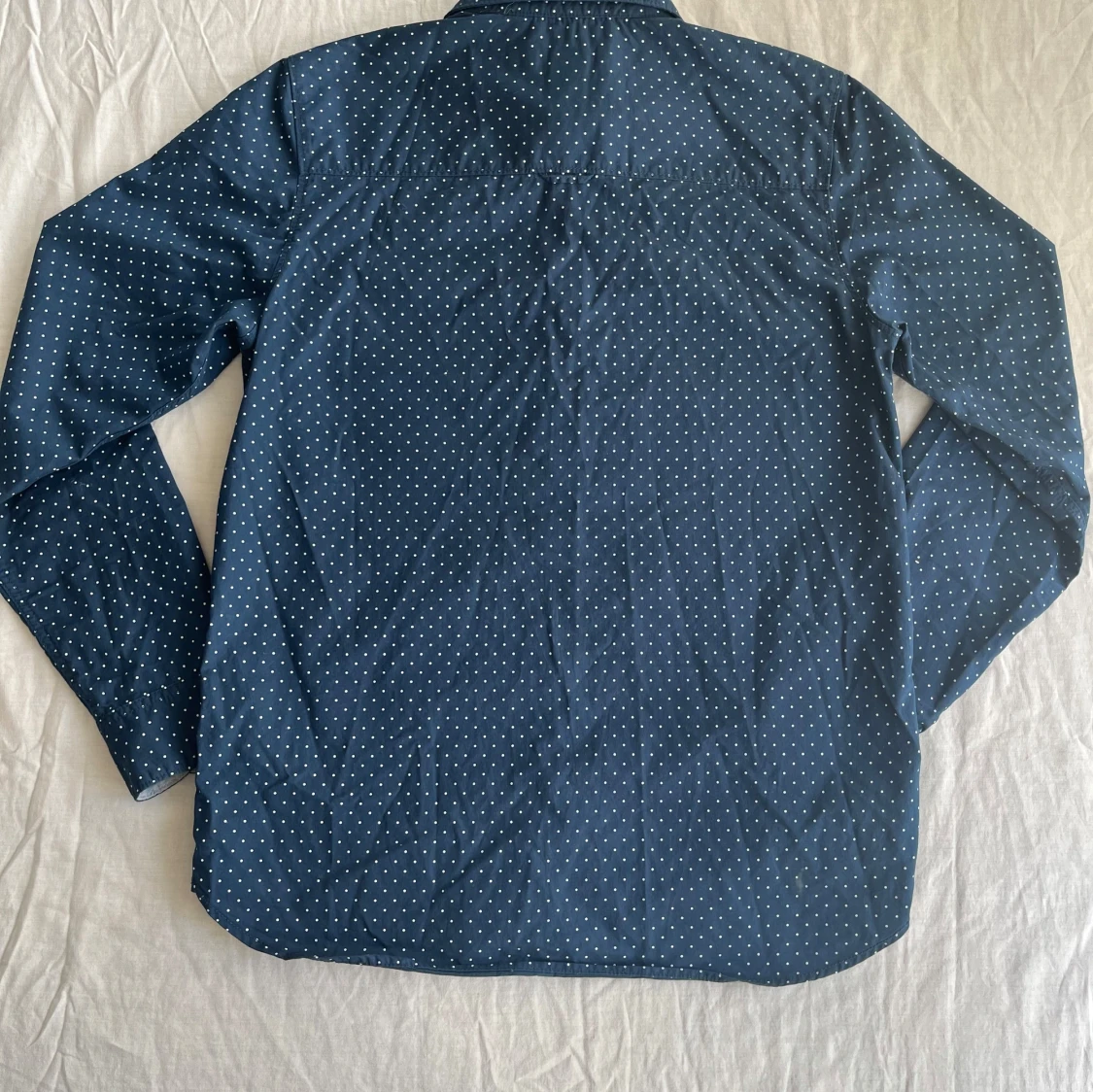 Mörkblå prickig skjorta från H&M L.O.G.G. - 1