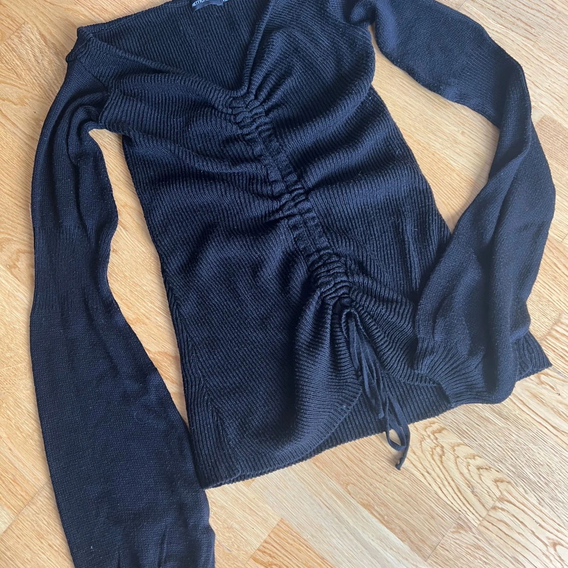 Svart ribbad tröja PrettyLittleThing