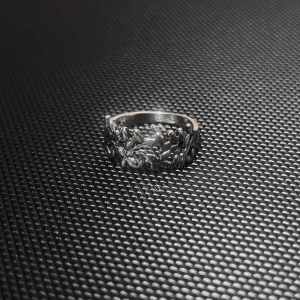 Bouquet Royal -  Elegant ring featuring a refined floral motif, size 8.