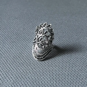 Floraison Nocturne - Intricate floral design creating a refined, elegant statement piece. Size 8