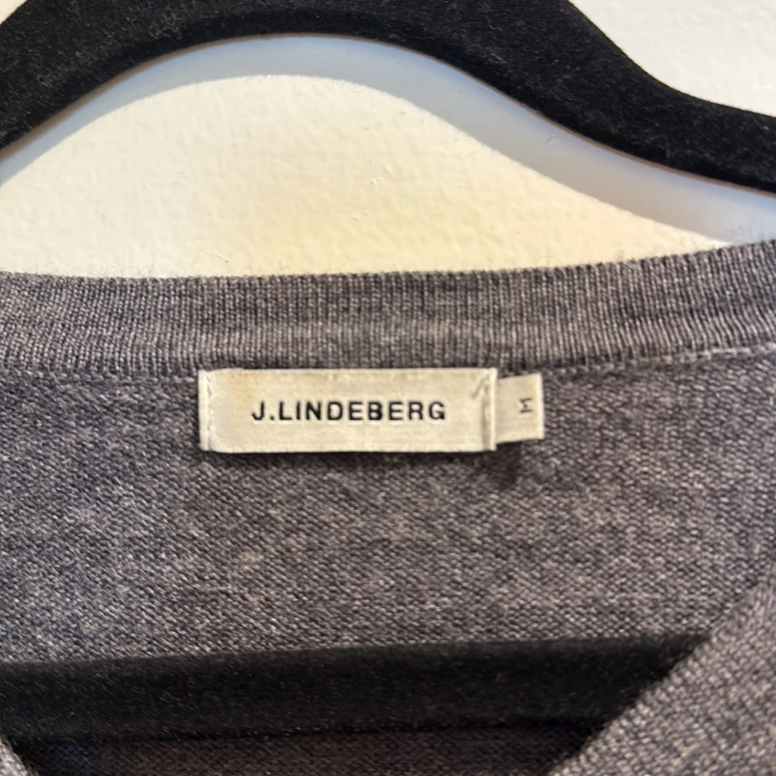 Grå v-ringad tröja J.Lindeberg - 1