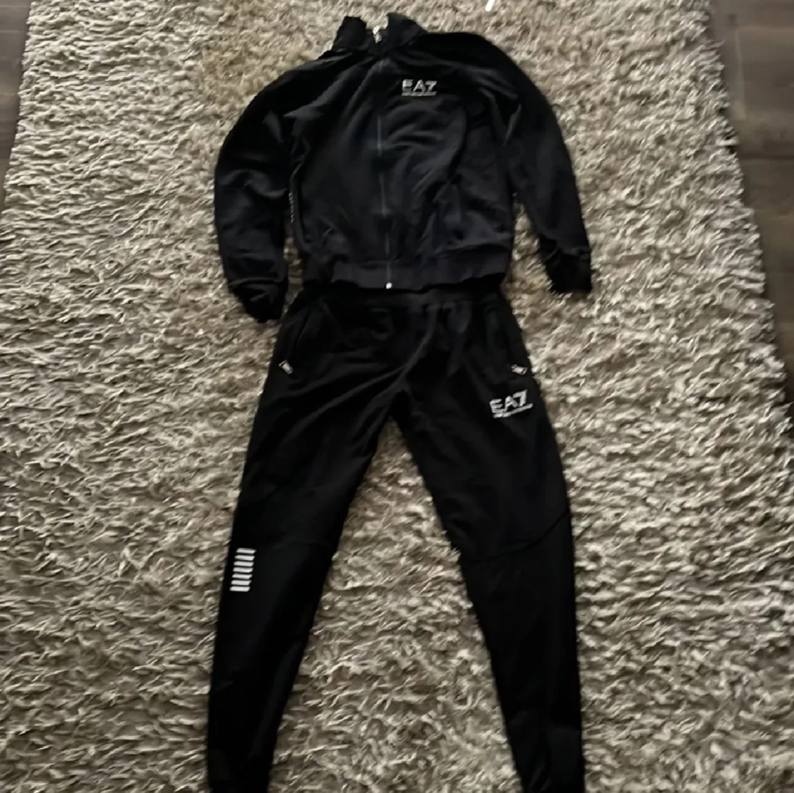 Svart tracksuit från Emporio Armani - 3