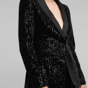 Elegant svart kavaj paljettdetaljer. - Elegant svart kavaj i regular fit med paljettdetaljer. Passar perfekt till fest eller middag. Sitter snyggt på kroppen och ger en stilren, glittrig look 🍸💋