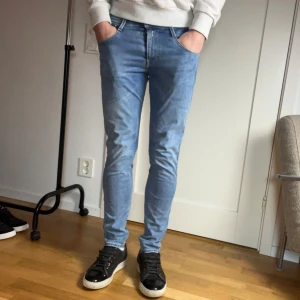 Replay anbass jeans - Säljer dessa Replay anbass jeans i grymt skick.