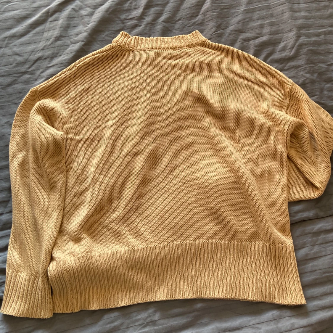 Beige stickad tröja från 157 - 1