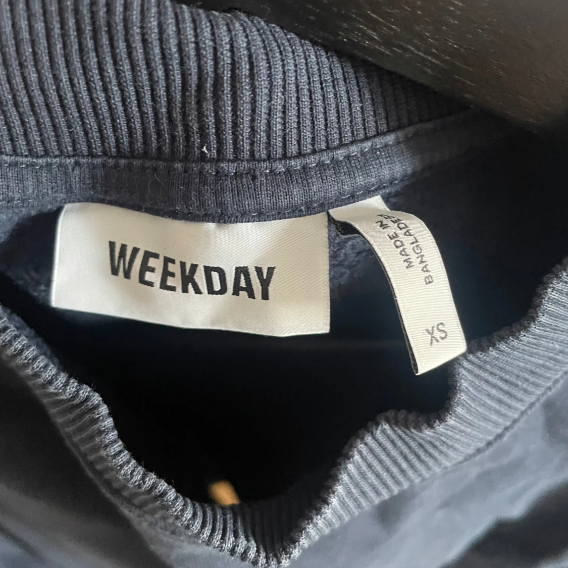 Marinblå sweatshirt från Weekday - 2