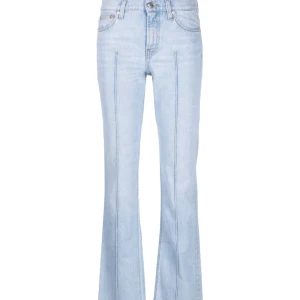 Ljusblå bootcut jeans från Filippa K - Snygga ljusblå bootcut jeans från Filippa K. Säljer på grund av att dom är för små för mig:( nypris cirka 2400, mitt pris 699:)                                                                            Bilderna på är lånade, då dom är för små så jag inte kan ta egna!