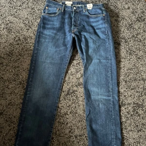 Levi's 501 Original Jeans storlek 32/30 - Säljer ett par oanvända Levi's 501 Original jeans i blå denim. 