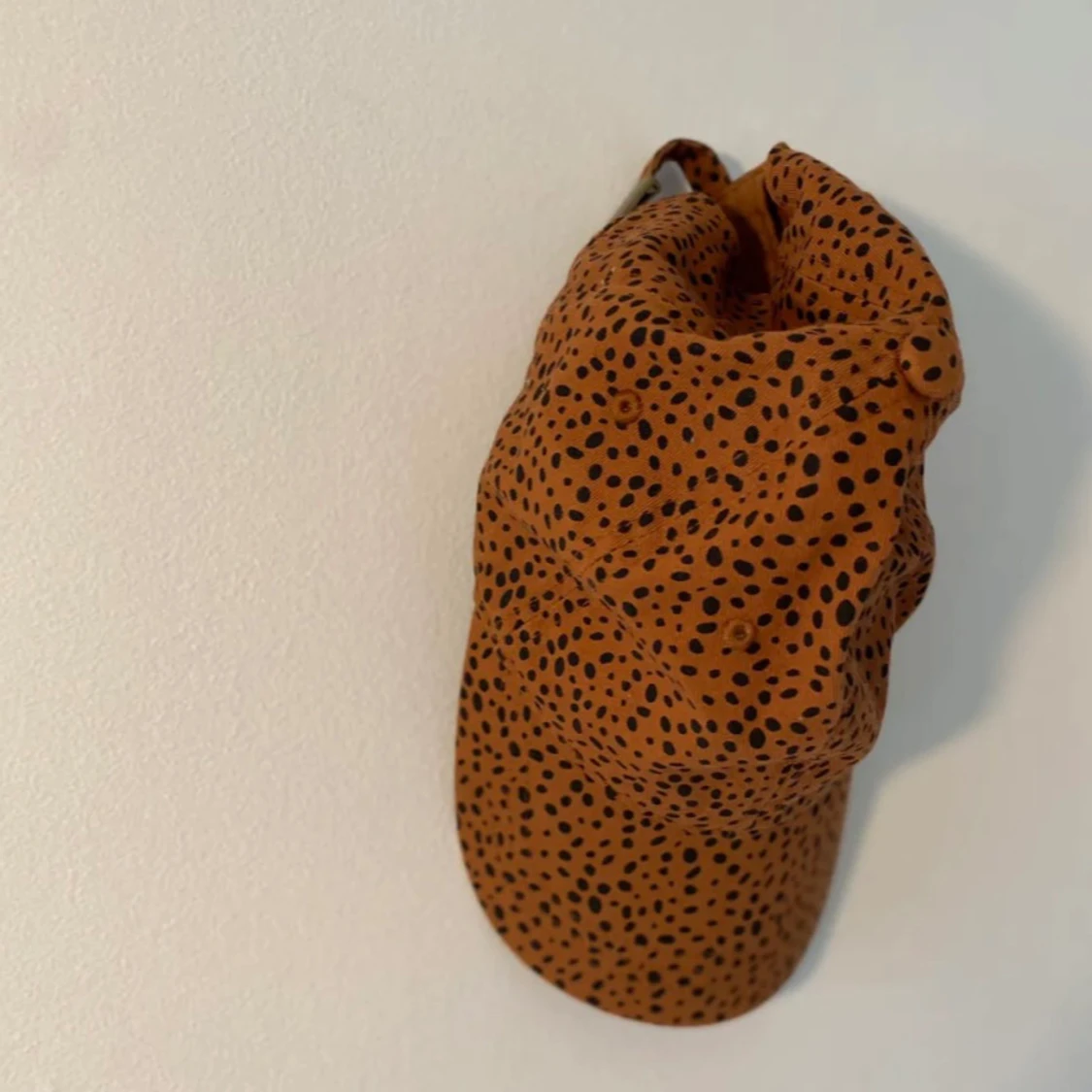 Prickig keps från Universal Thread - 1