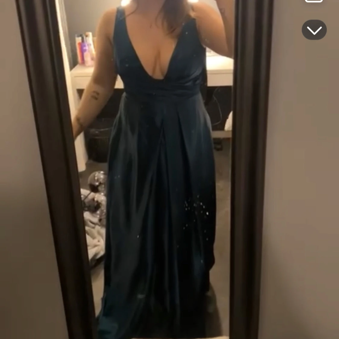 Mörkgrön långklänning med v-ringning - 1