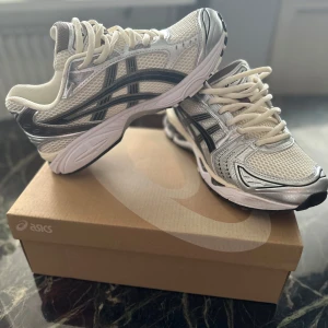 Asics Gel Kayano 14 (Cream Black) - Helt nya, Storlek 43,5 (Sitter som 43) 
