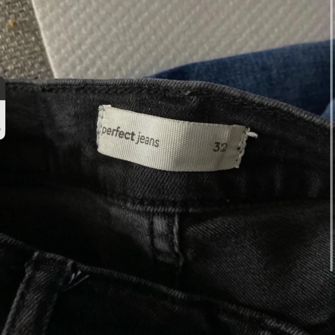 Svarta jeans från gina tricot  - 2