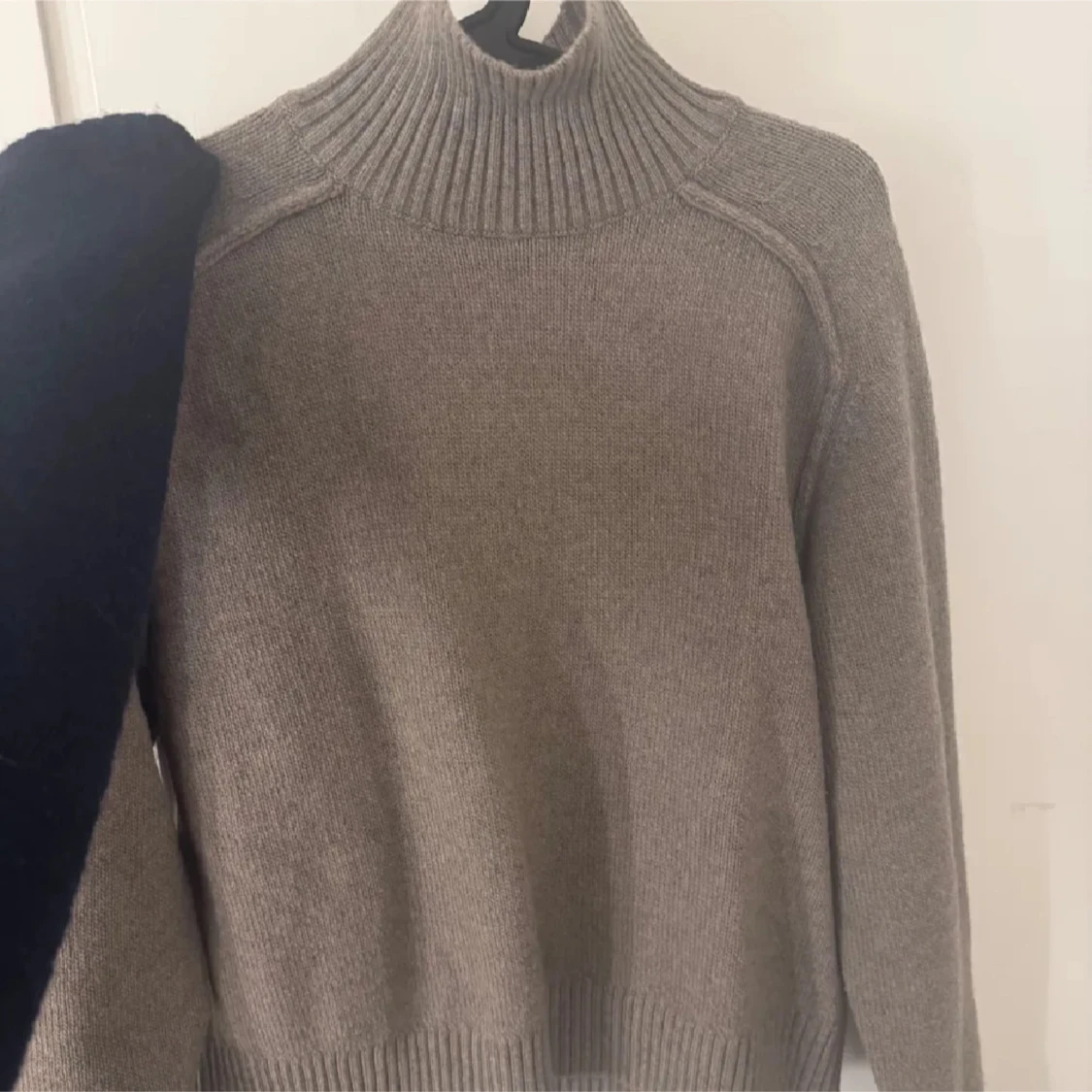 Beige stickad tröja - 2