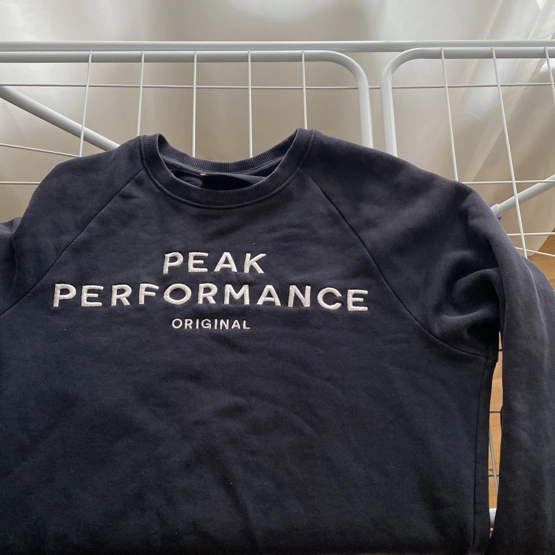 Marinblå sweatshirt från Peak Performance - 1