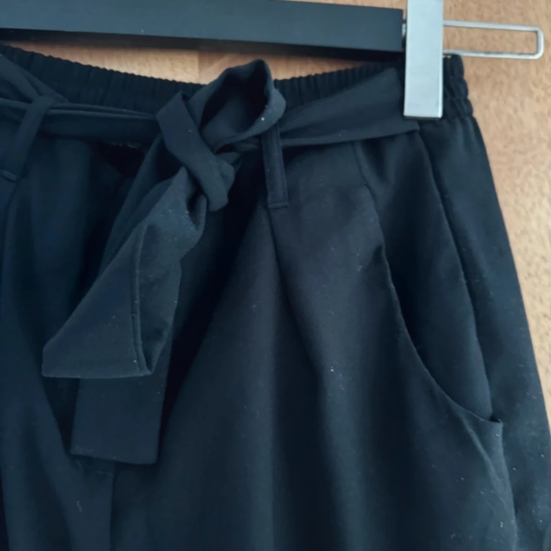 Svarta byxor med knytband - 2