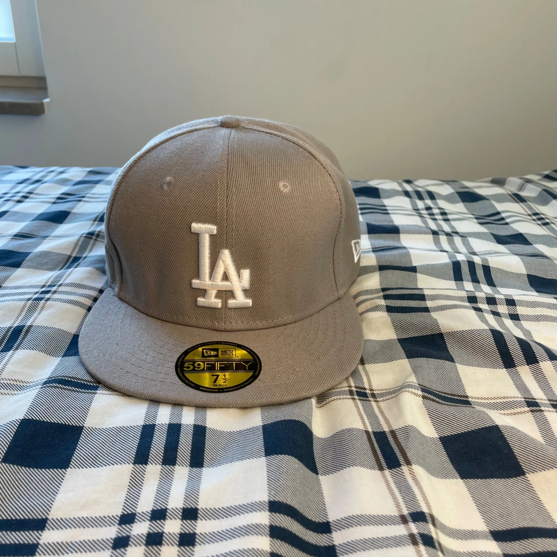 Grå New Era fitted hat