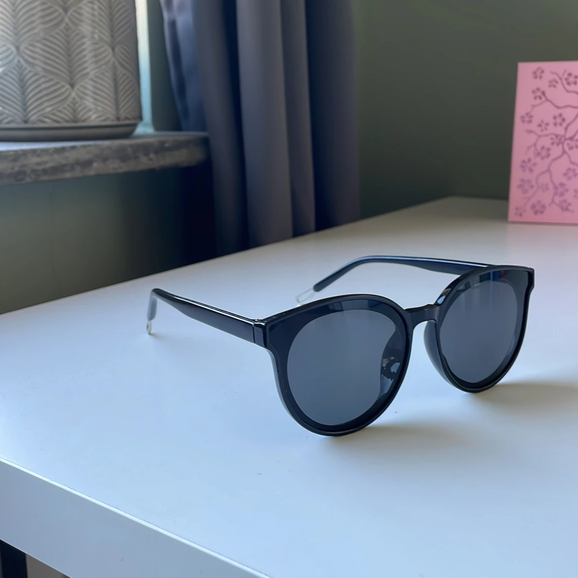 Svarta runda solglasögon!! - 2