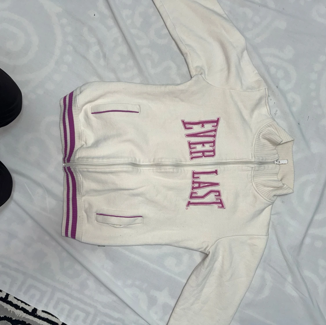 Vit ziptröja från Everlast