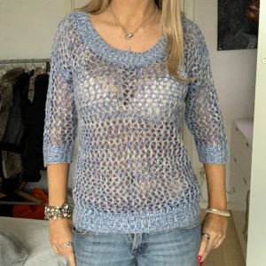 Stickad tröja - Stickad tröja med trekvartsärm